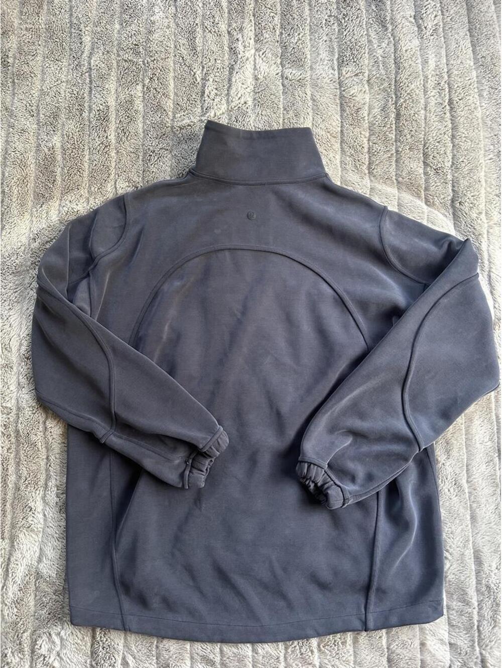 Lululemon Women's Black and Navy Sweatshirt